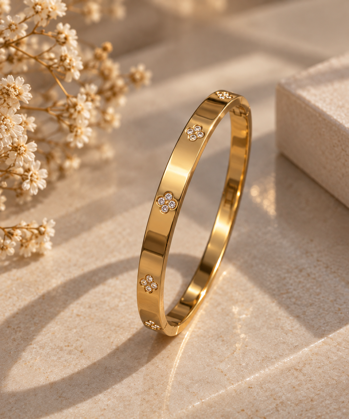 LÉORA –Gold – Elegantes Blumen-Armband | Edelstahl & Wasserfest